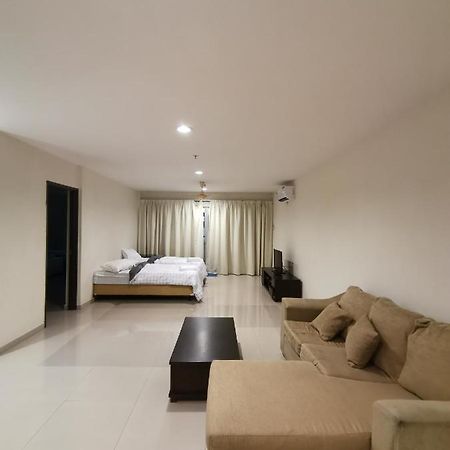 Spacious & Homey Apartment At Marina Island By Jomy Homestay Lumut Exterior photo