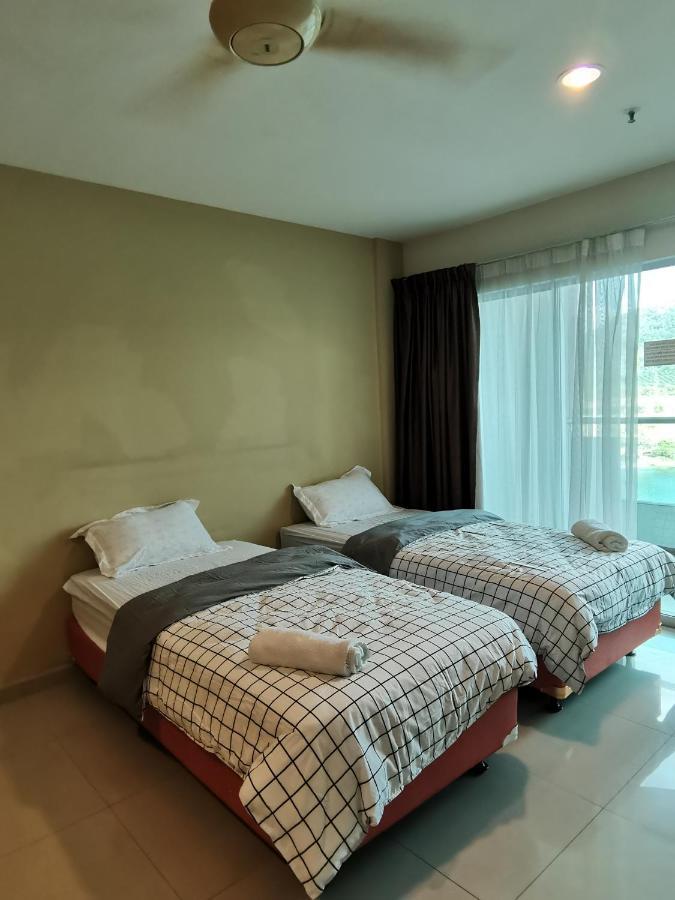 Spacious & Homey Apartment At Marina Island By Jomy Homestay Lumut Exterior photo