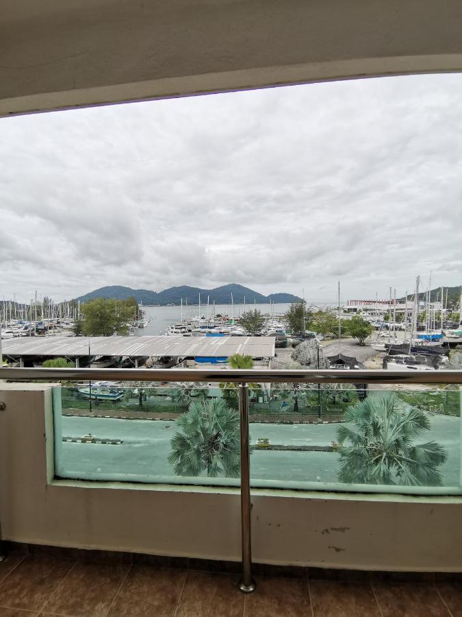 Spacious & Homey Apartment At Marina Island By Jomy Homestay Lumut Exterior photo